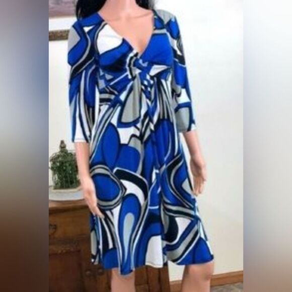 Bisou Bisou Dresses & Skirts - Bisou Bisou V-Neck 3/4 Length Sleeve Fit & Flare Dress. Size 14.